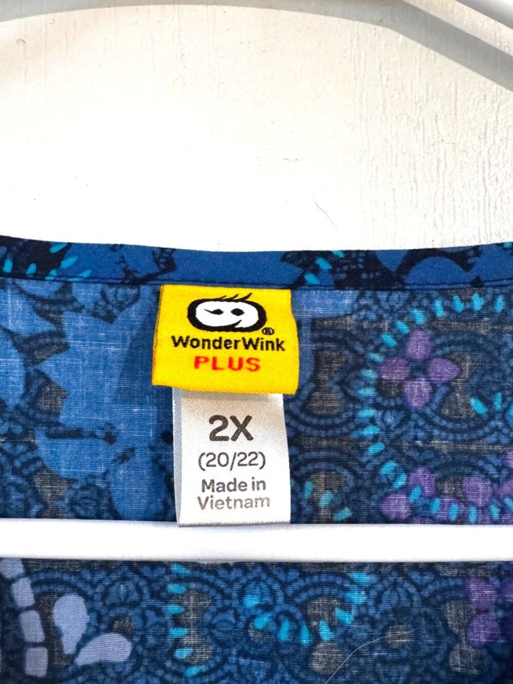 Wonderwink Plus 2X Womens V-Neck Scrub Top Blue & Purple Patterned Short Sleeve - Picture 2 of 6